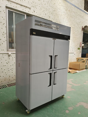 商用 4 ドア 縦冷蔵庫 ステンレス スチール リッチイン 冷蔵庫 パン屋 冷蔵庫 トレイ付き