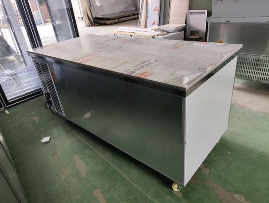 レストランのためのカウンター冷蔵庫の下 グラスドア付きの商用作業台