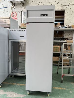 1ドア 垂直冷蔵庫 商業用レストラン 冷蔵庫 パン屋 冷蔵庫 トレイ付き